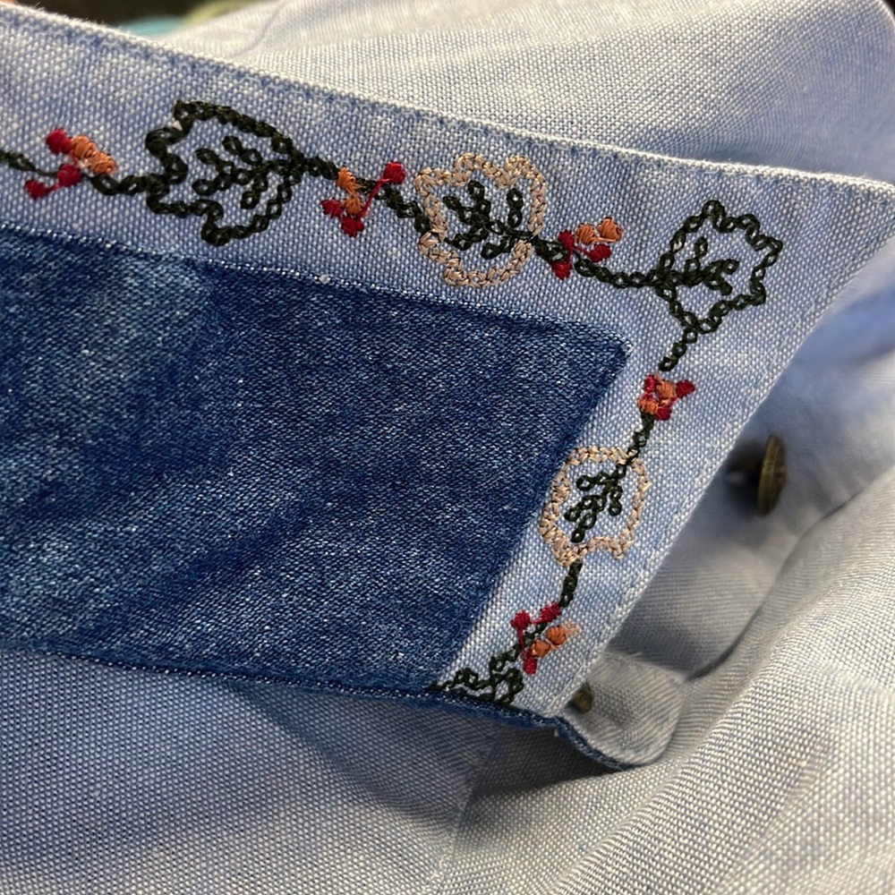 Woman blouse - Picture 2 of 2